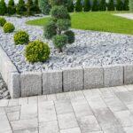 Vordergarten mit Steinen ausgeschmückt